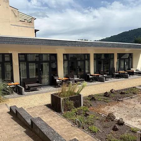 An Der Mosel - Rebenblick Und Sonnenterasse - Kp1 טראבן-טרארבאך