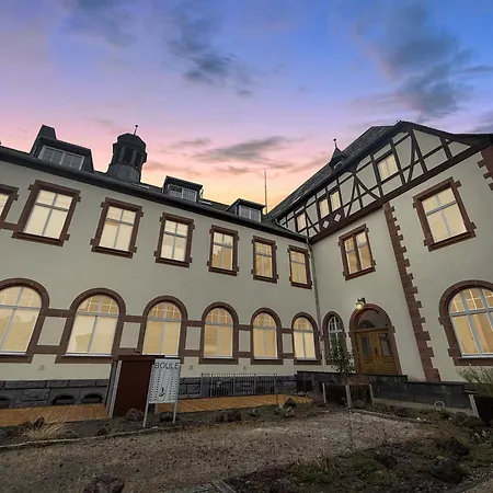 An Der Mosel - Rebenblick Und Sonnenterasse - Kp1 טראבן-טרארבאך